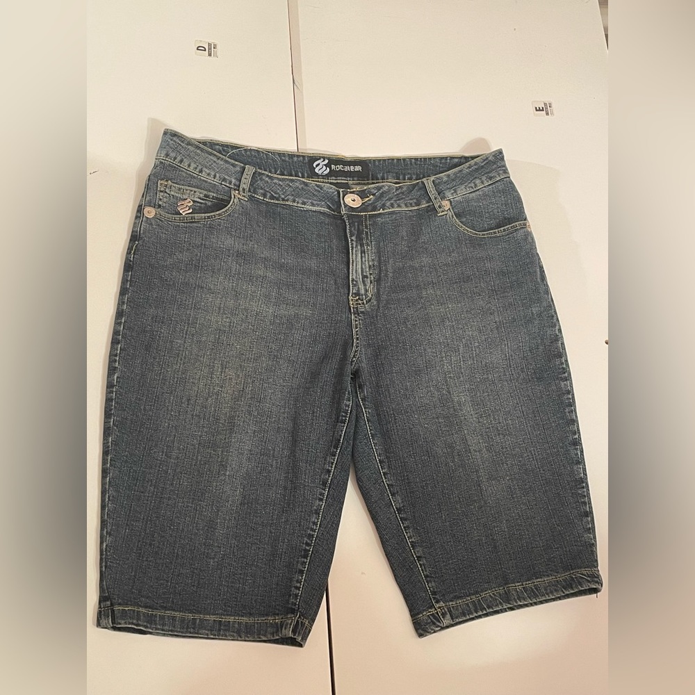 Rocawear Jean Shorts pockets w/silver thread logo women’s size 20 blue dark wash